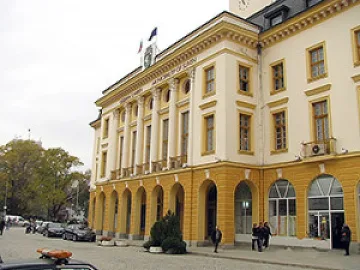 900 пенсионери с пожизнени карти