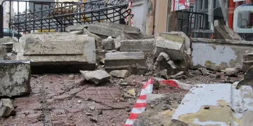 Бурята събори балкон в Русе