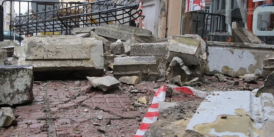 Бурята събори балкон в Русе