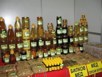 Изкупуват прополис и пчелен восък за износ