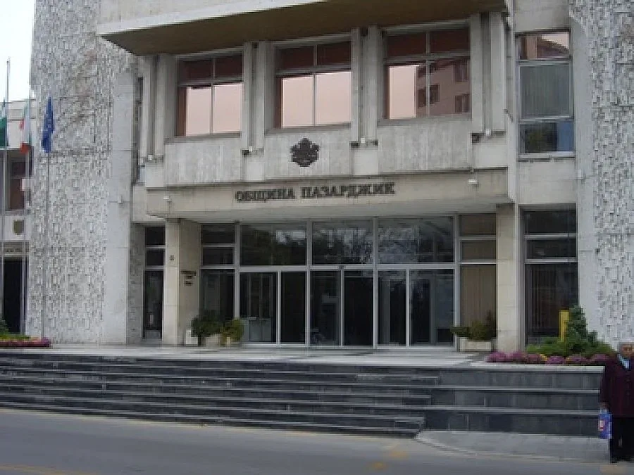 Деца и възрастни с увреждания влизат в нов дом
