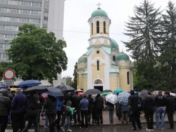 Перник с нови тролеи за вота