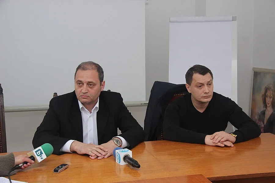 Искат оставката на кмета на Лом
