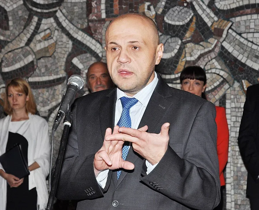 Дончев: Който обещава чудеса, е лъжец