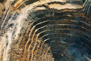 Трус блокира 17 полски миньори на 600 м под земята