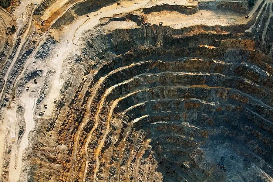 Трус блокира 17 полски миньори на 600 м под земята