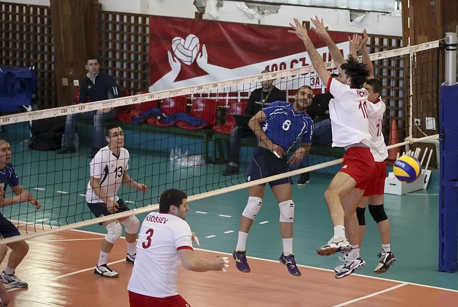 Левент продъни пода на залата в Бургас