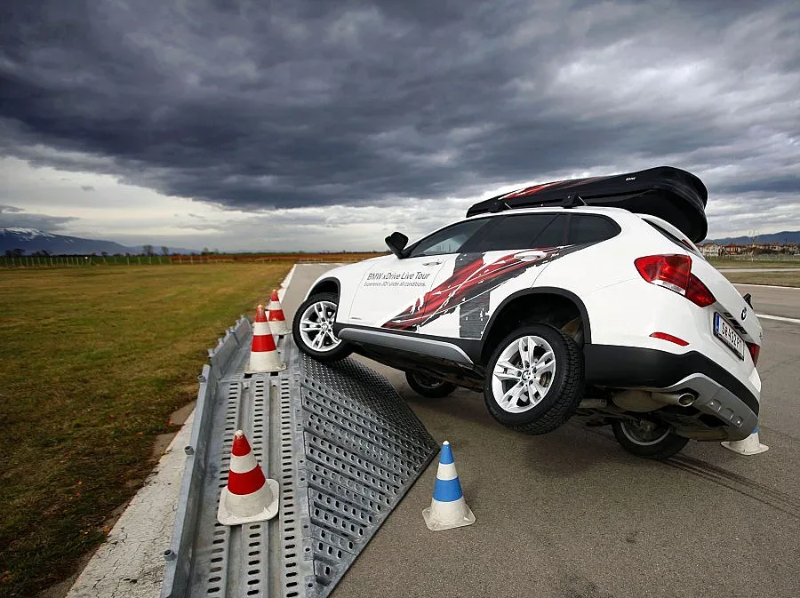 BMW кацна на летище Лесново