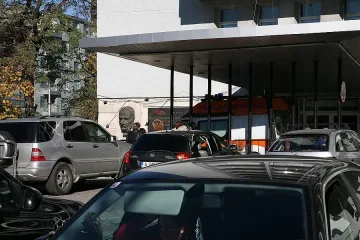 Симеон не драснал клечката от бедност