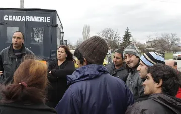 Проверяват законна ли е къщата на тройния убиец