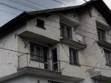 Укрепват църкви след труса