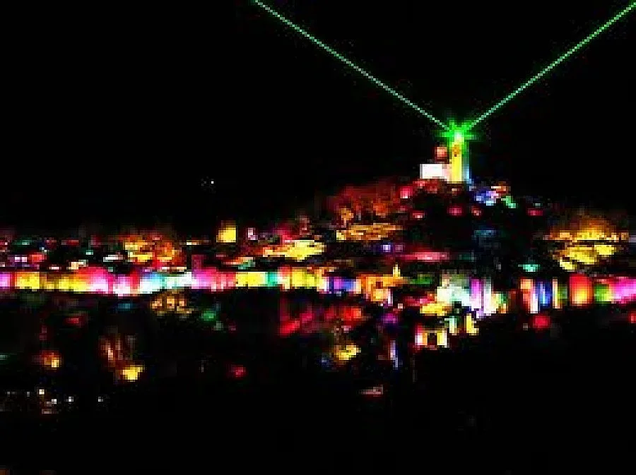 3D Mapping show засенчва "Звук и светлина"