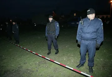 Роми искат трактор да събори къщата на тройния убиец