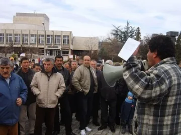 Изплащат парите на металурзите в Кърджали 