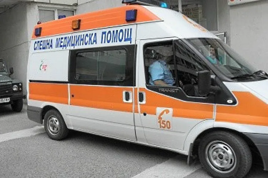 Нарязаха лицето на охранител