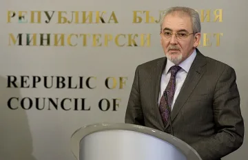 Местан: Доган няма да дърпа конците 