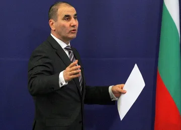 ГЕРБ първи внасят документите си в ЦИК