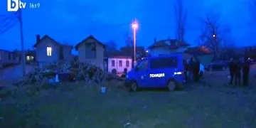 Мъж застреля двама в дома им (обновена)