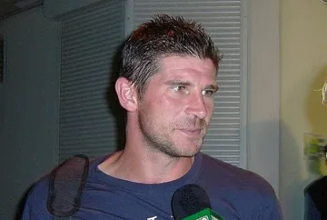 Бардон се предлага за спасител