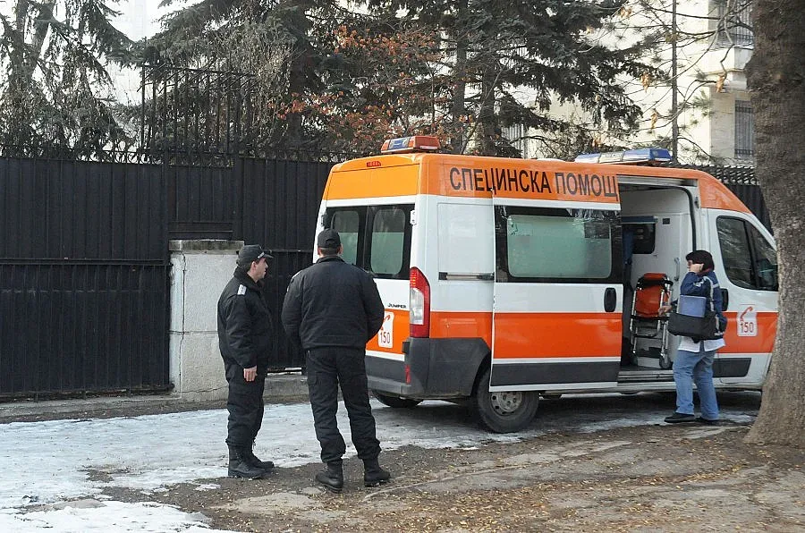 Спешна помощ си иска телефон 150