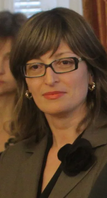 Захариева помогнала на президента за правителството