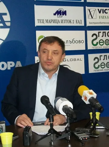 Алексей казва политиците, замесени с Брендо