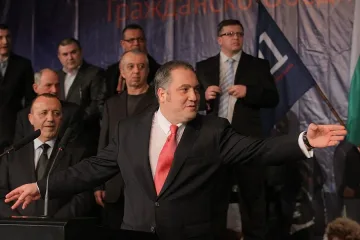 Слави Бинев хваща тоягата