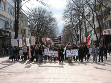Няма прошка за политическата стоножка   