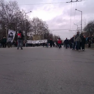 Протестиращи искат зала за събрания