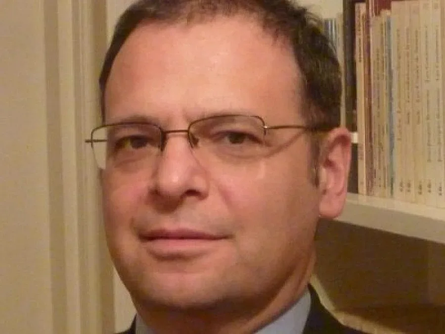 Екоминистърът връща британския паспорт