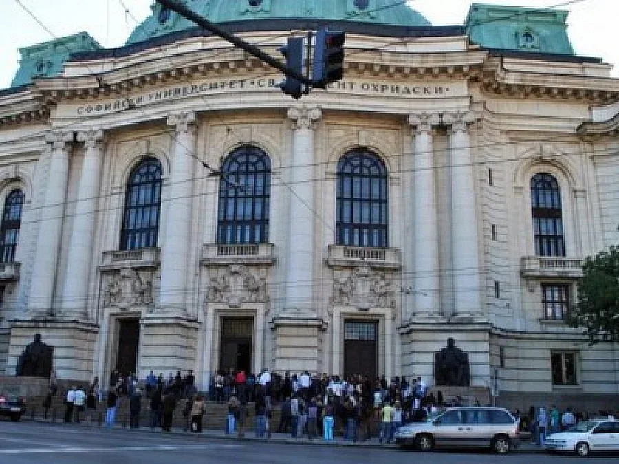 Кандидат-журналисти откриват новия свят в Алма Матер