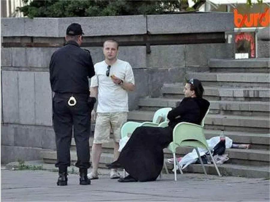 Младежите на ГЕРБ се заредиха пред ЦИК