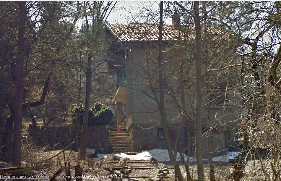 Намериха калашник между къщите на Бойко и Доган