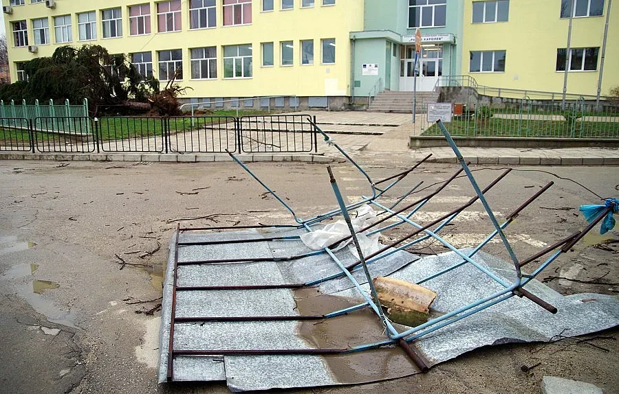 Отпускат помощ за осиротялото семейство