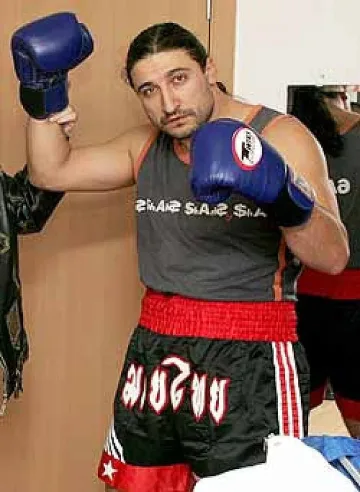 Големия близнак става Юлий Цезар