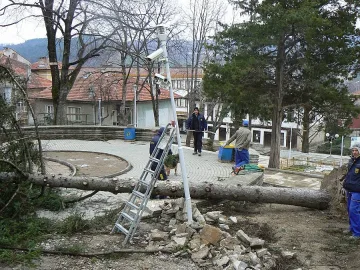 Бурята спря 9 влака