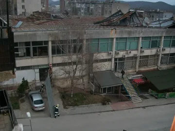 Отнесени покриви и стълбове при болярите