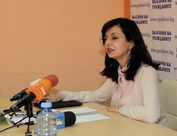 Политиката е като плуване в сярна киселина