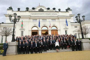 Депутати се пишат безработни