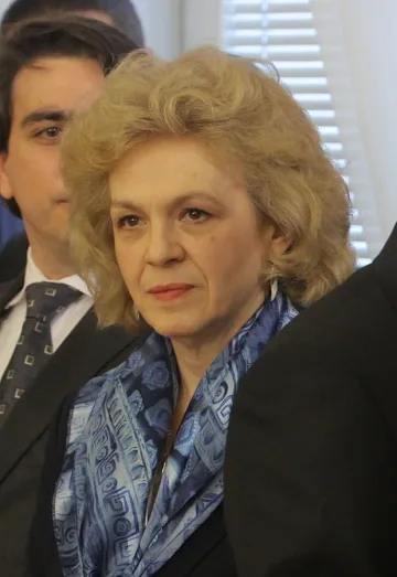 Шефката на МВР не обича да почива