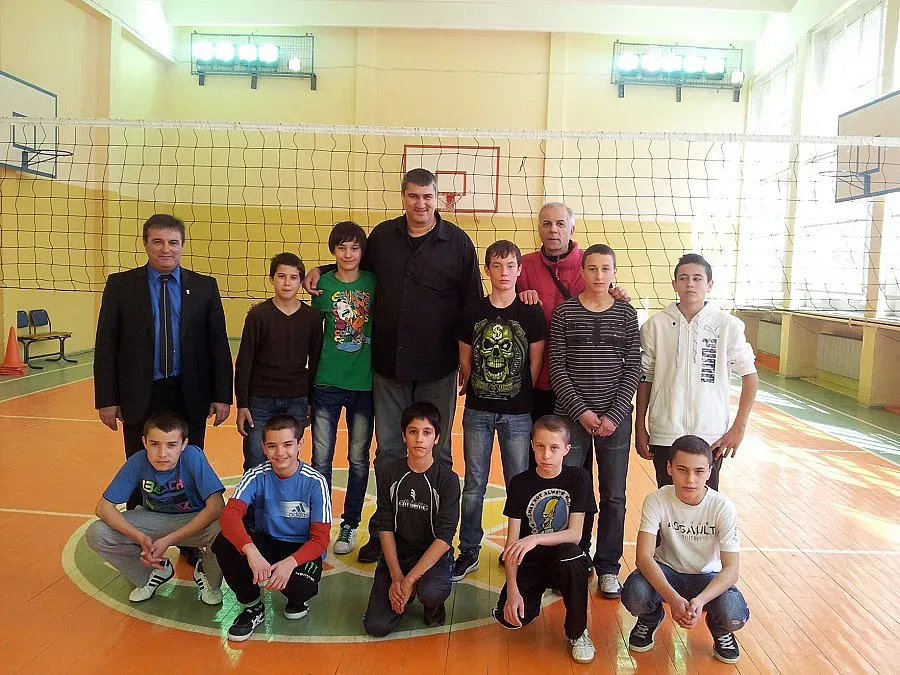 Любо Ганев стана почетен член на школски тим