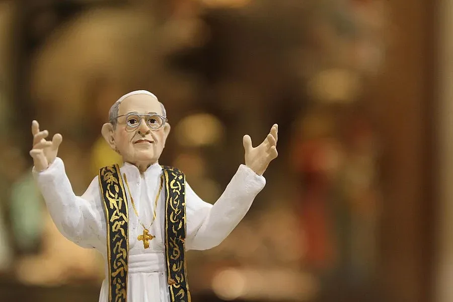 Завъртяха бизнес с папата