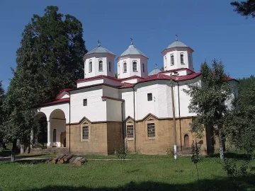 Църквата се прощава с епископ Нестор