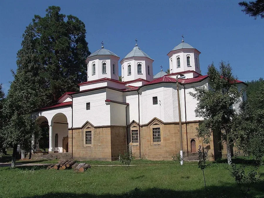 Църквата се прощава с епископ Нестор