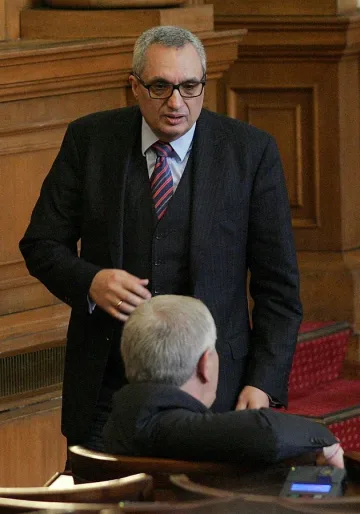 Костов зове гражданите да гласуват "за"