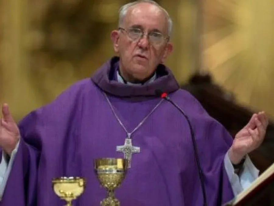 Франциск мрази абортите, обожава футбола