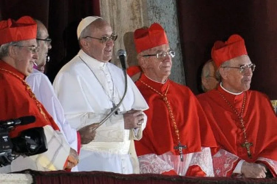 Новият папа отказал резиденция и лимузина