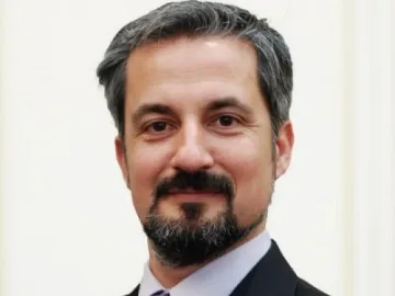 Е-министърът: От Перник до Пекин и Аризона    