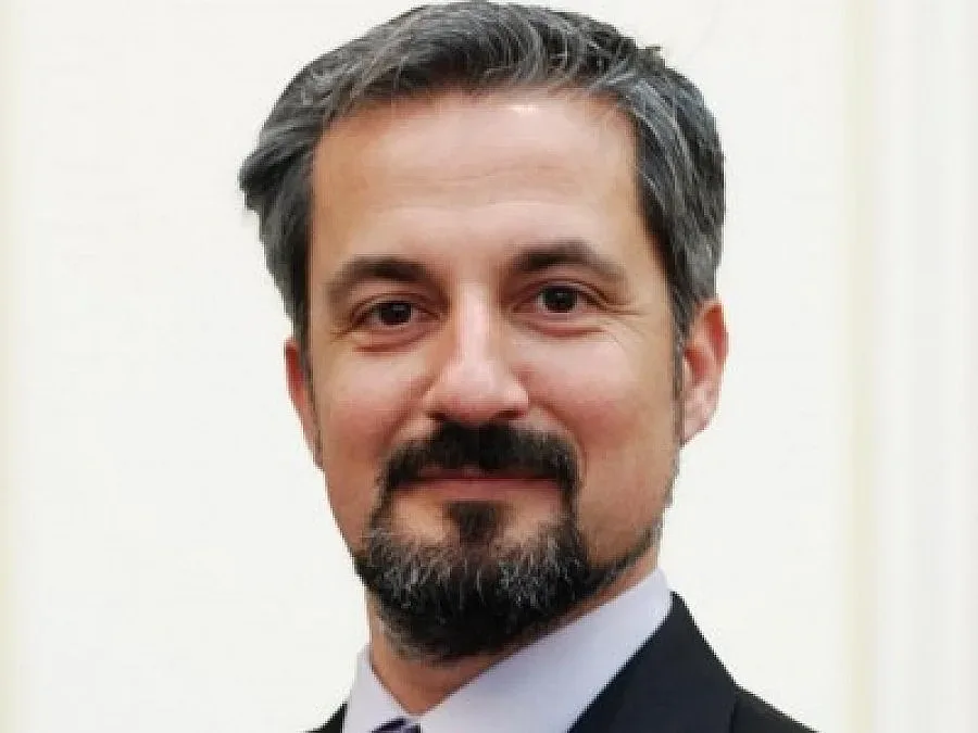 Е-министърът: От Перник до Пекин и Аризона    