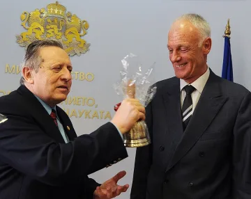 Избори местят матура в IV клас   